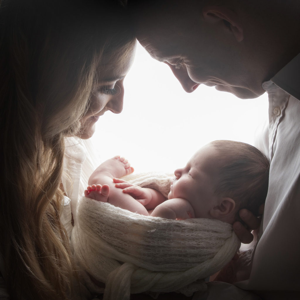 WHAT TO WEAR TO YOUR NEWBORN PHOTOSHOOT