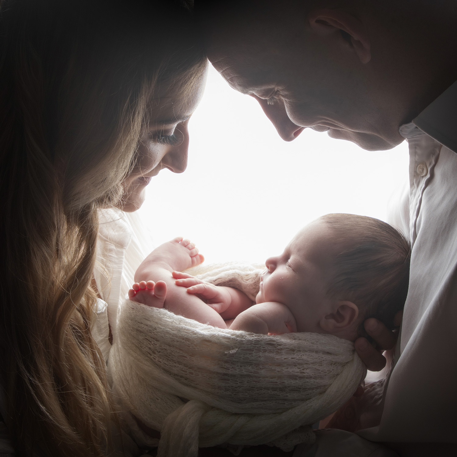 WHAT TO WEAR TO YOUR NEWBORN PHOTOSHOOT